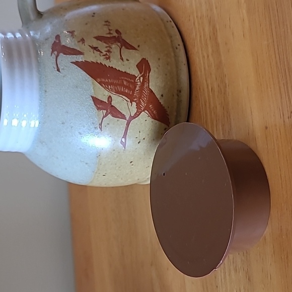 HANDCRAFTED POTTERY Lidded Travel/Office Mug - Picture 8 of 16